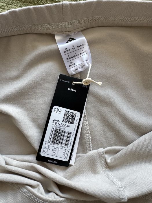 Легінси штани спортивні Adidas Essentials Small Logo JD3072 Бежевий Flare Fit