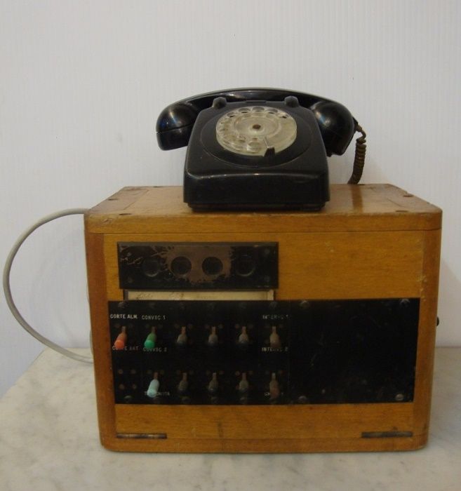 3 Telefones antigos em baquelite