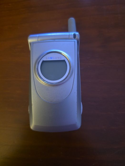 Samsung SGH-E700 – Telemóvel clássico flip vintage
