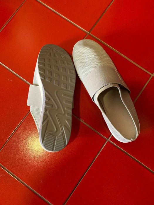 Sapatilha aberta nova