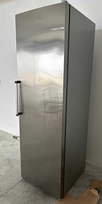 Arca Vertical semi nova BOSCH GSN36VI3P (No Frost - 186 cm - 242 L - Inox)