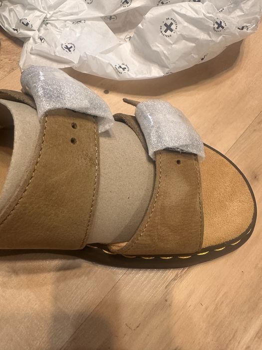 Nowe sandały klapki Dr Martens Josef