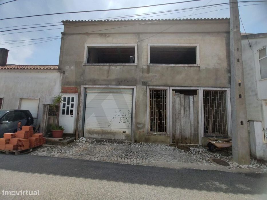 2 Lotes De Terreno com Benfeitorias