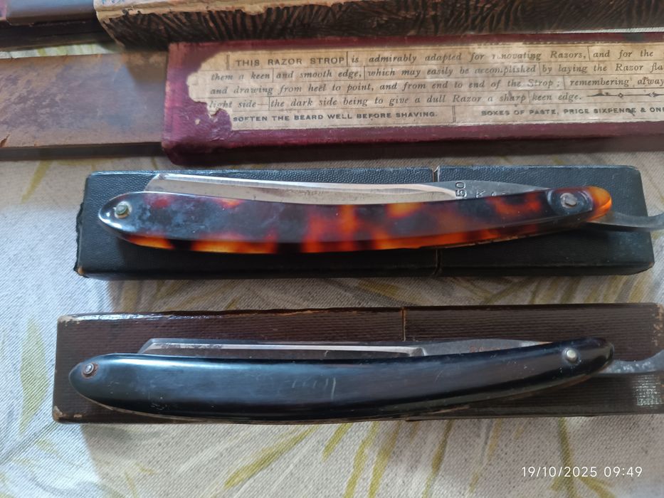 2 Navalhas clássicas de barbear com afiadores