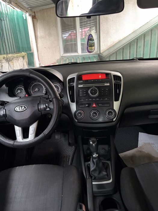 Продам kia ceed 2011 1.4