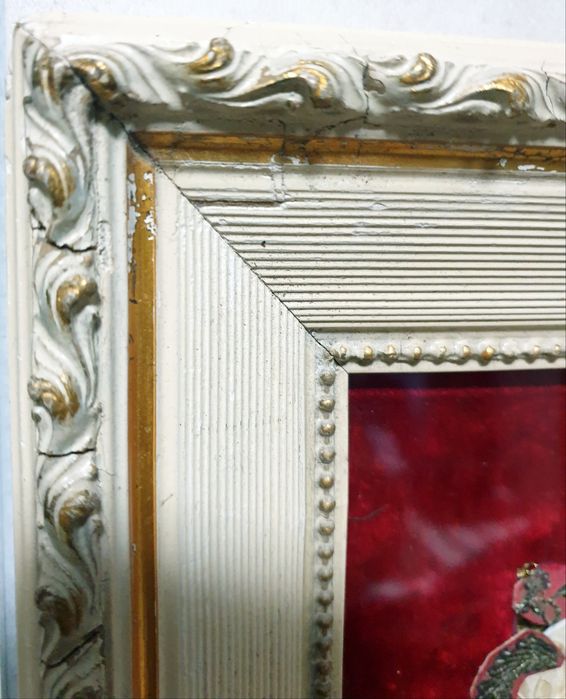Impressionado antigo registo com bordados à fio de prata
