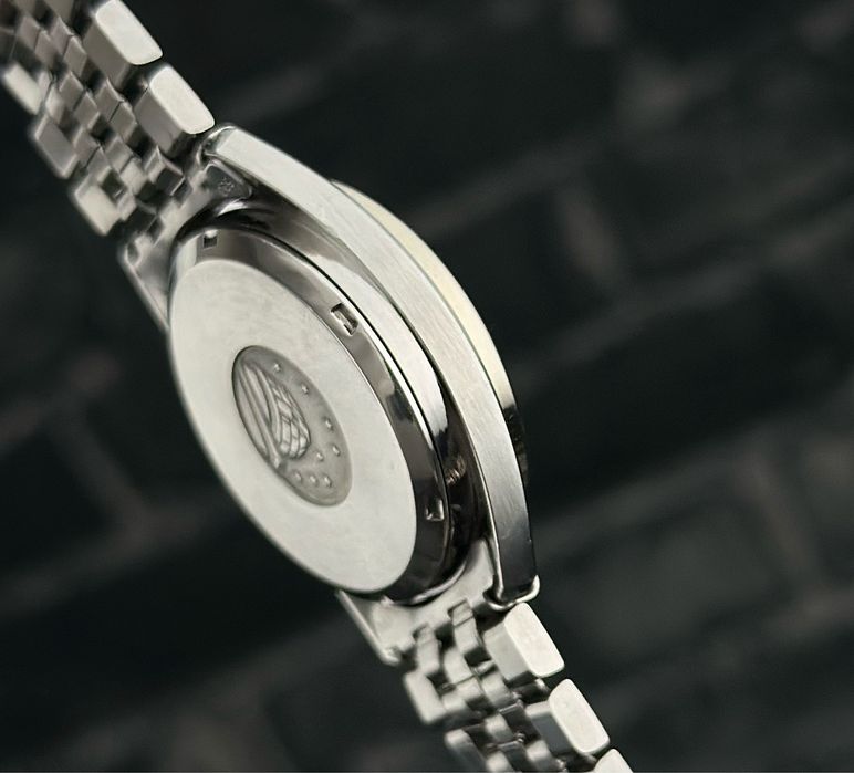 OMEGA  Constellation c-shaped Cal. 1021.  Gerald Genta White Gold Bezel