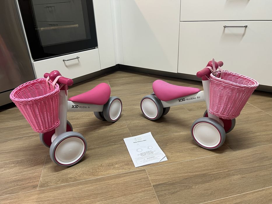 Bicicleta sem pedais  com cesto rosa extra incluído
