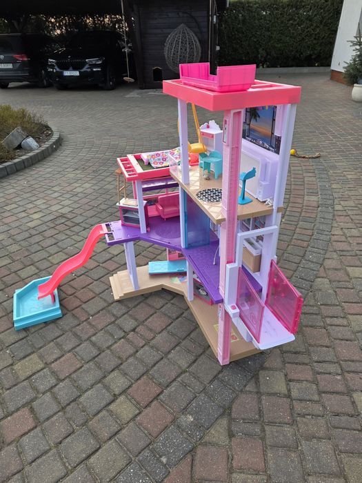 Domek Barbie z windą