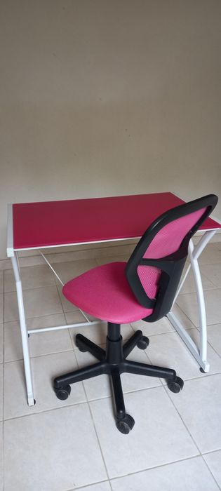 Conjunto secretária e cadeira