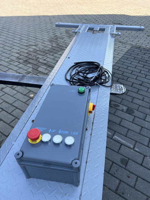 Podnośnik dwukolumnowy hydrauliczny