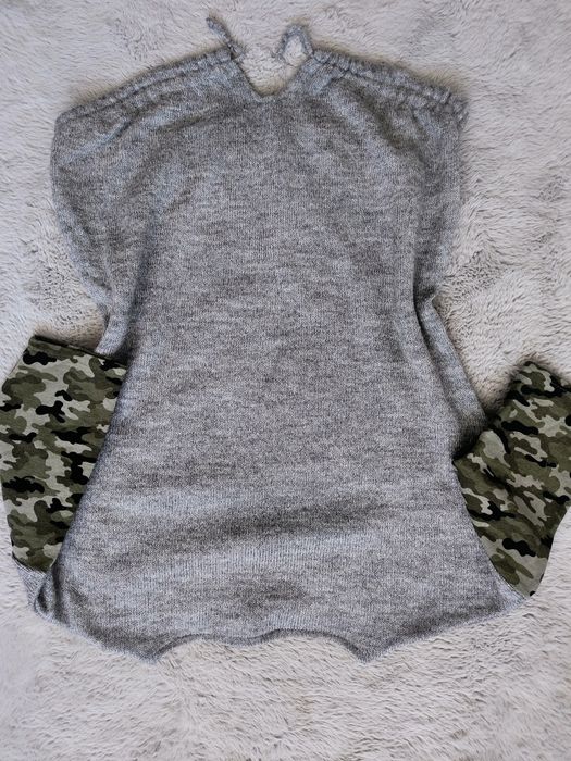 Szary sweter moro