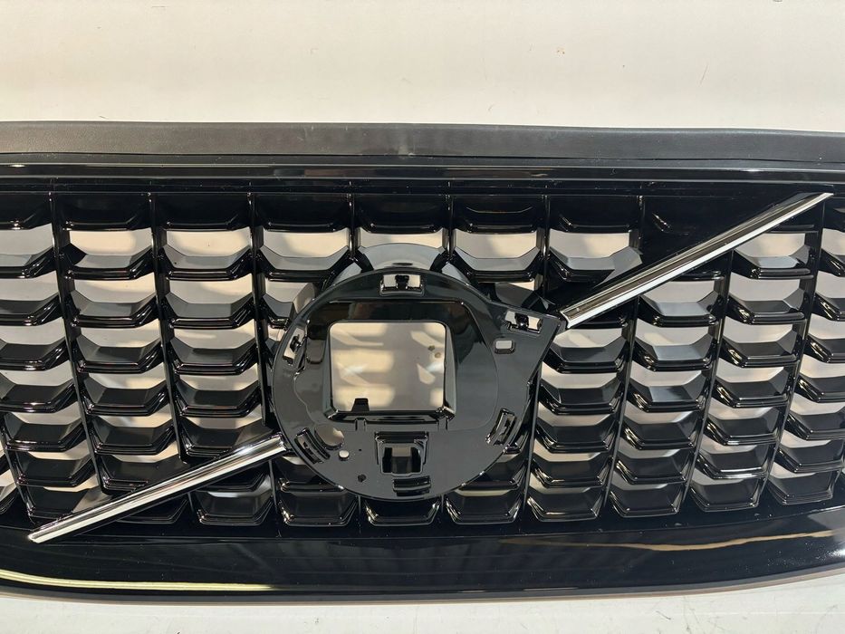 Volvo XC90 R 20-24 grill / atrapa chłodnicy- 17757