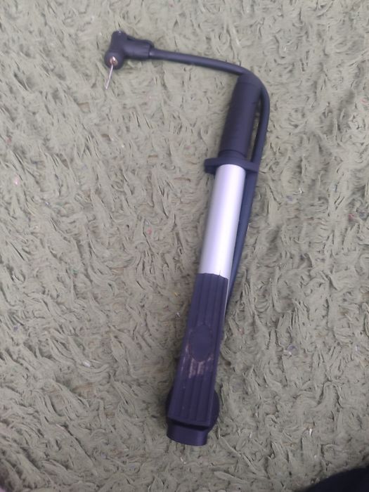 Футбольний м'яч з насосом