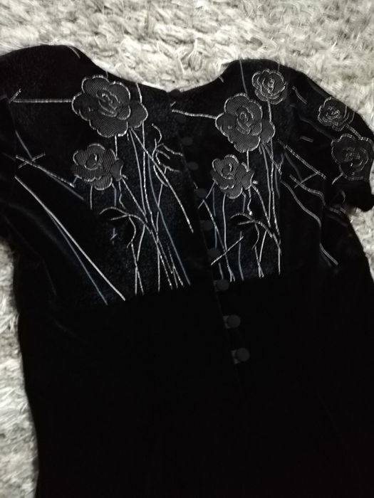 Czarna elegancka sukienka welurowa r. 40 L