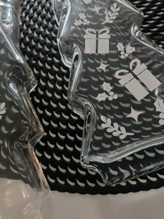 Szklane butelki w kształcie choinki. Nowe. 2 sztuki