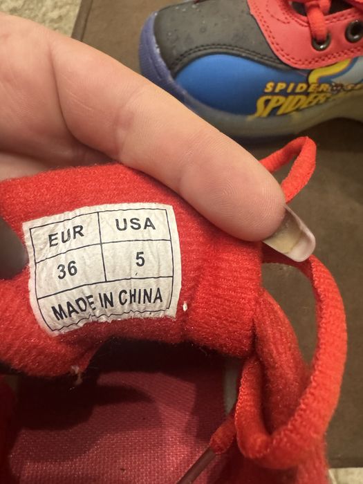 Дитячі кросівки нові