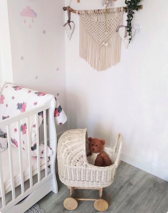 Wózek wiklinowy dla lalek handmade cream