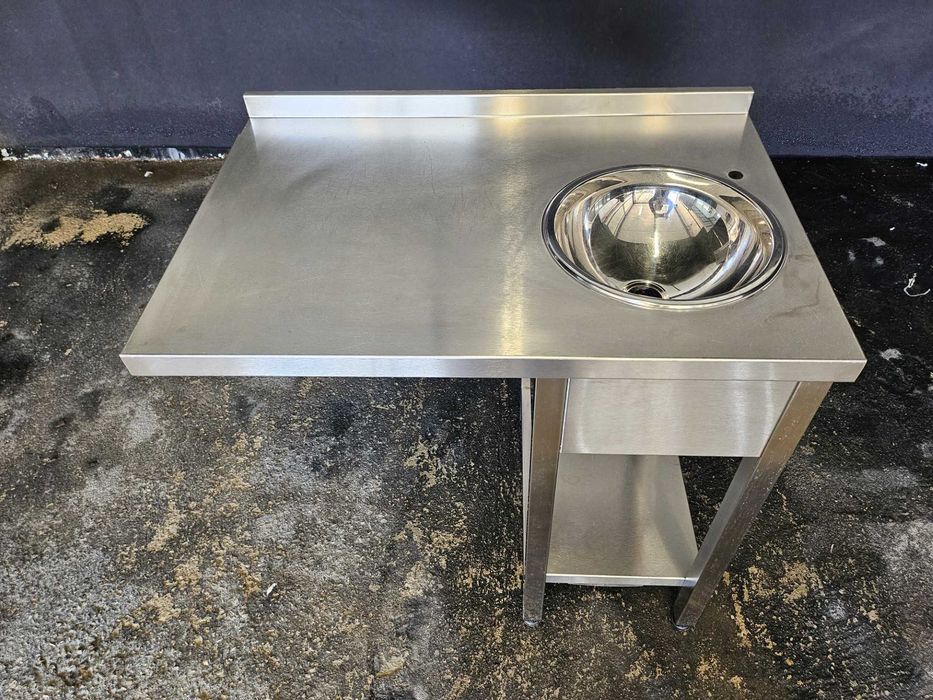 Bancada em inox com lavatório