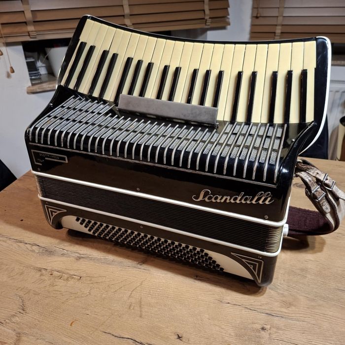 Akordeon scandalli scott wood four