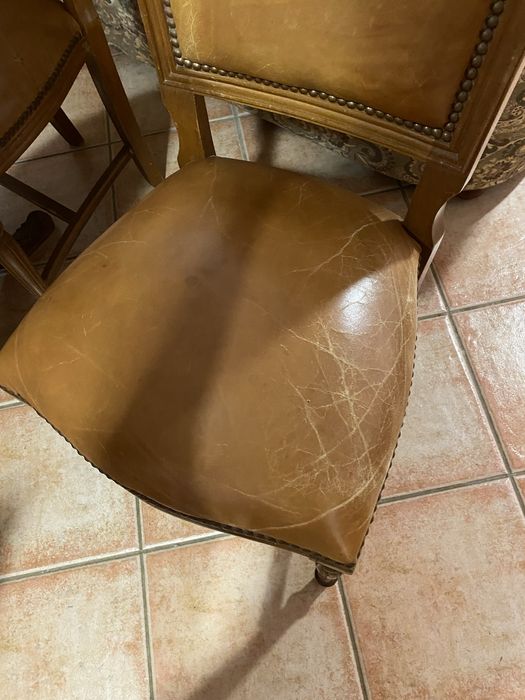 Mesa extensível em madeira maciça + 8 cadeiras