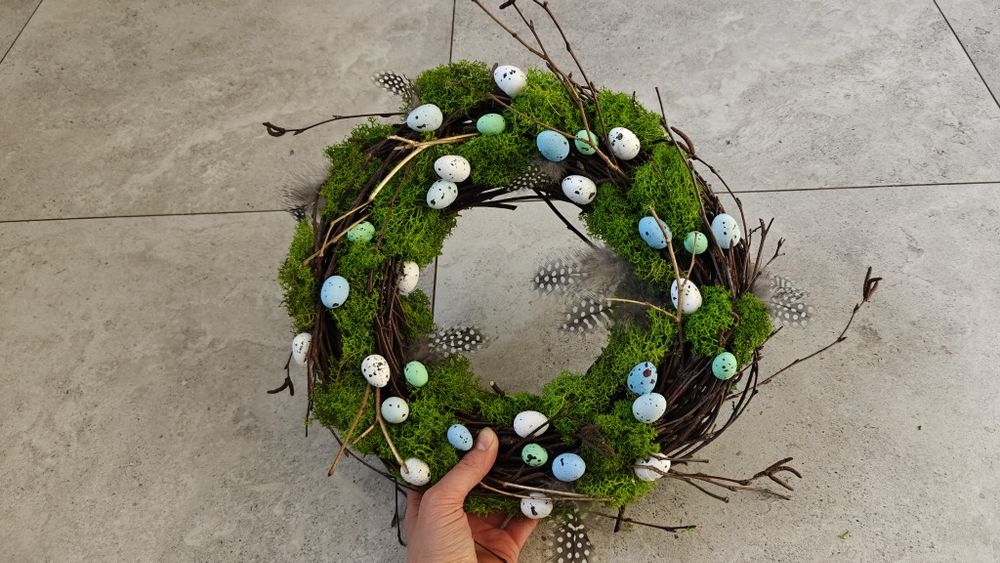 Wianek wielkanocny na drzwi stół dekoracja