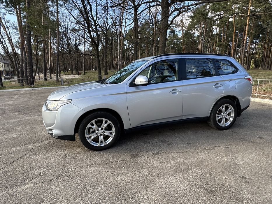 Офіційний Mitsubishi Outlander 2.4 газ/бензин Автомат , повний привід