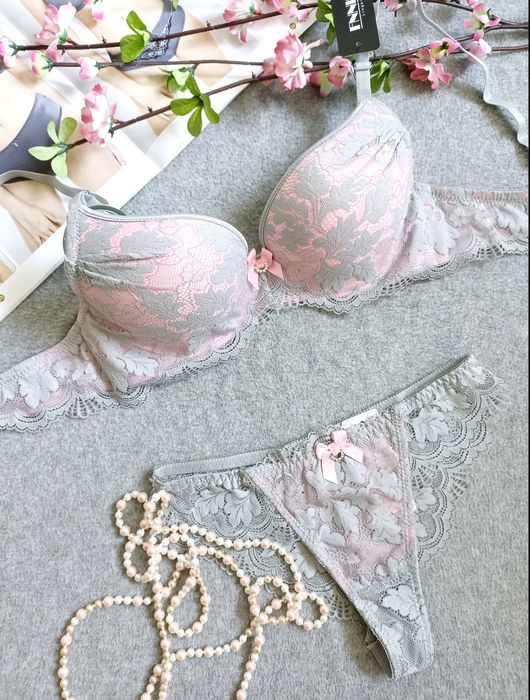 Комплект чорно- червоний,пудра,фиолет(чашка В)