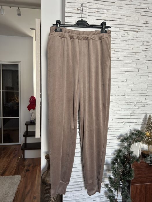 Dres damski M L XL 2XL komplet welurowy z bluza w serek naszywką