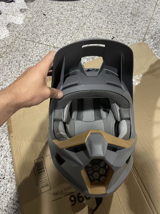 Capacete fox