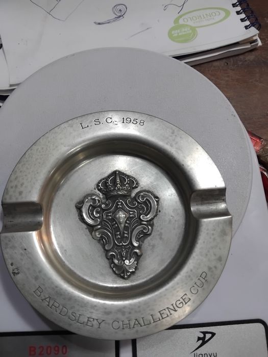 Cinzeiro em prata com marca e contraste