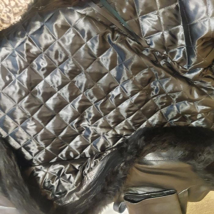 Шкіряний плащ жіночий