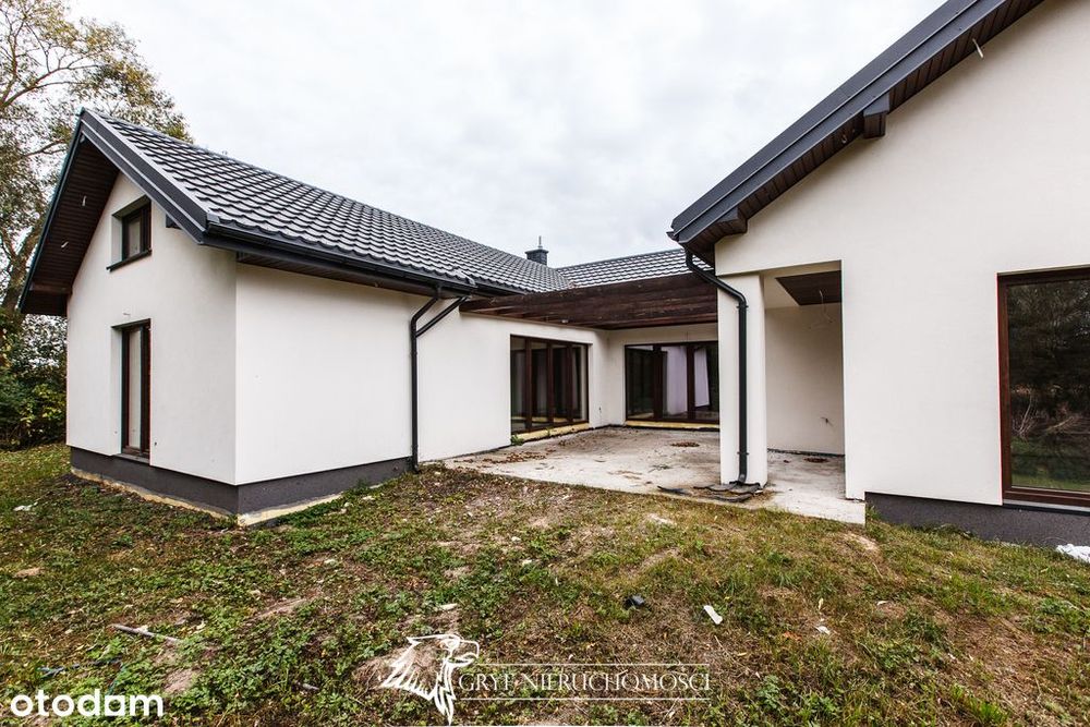 - Dom parterowy i budynek gospodarczy z garażem -