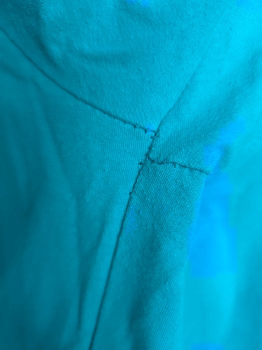 Bluza turkusowa / morska w rozmiarze uniwersalnym.