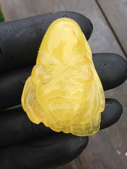 подарок из янтаря.