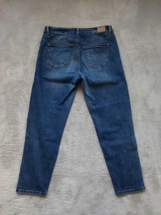 Spodnie jeansowe damskie Reserved. Rozmiar 40. Dziury przetarcia