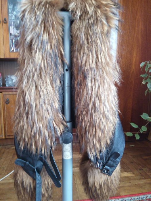 Меховая жилетка з енота