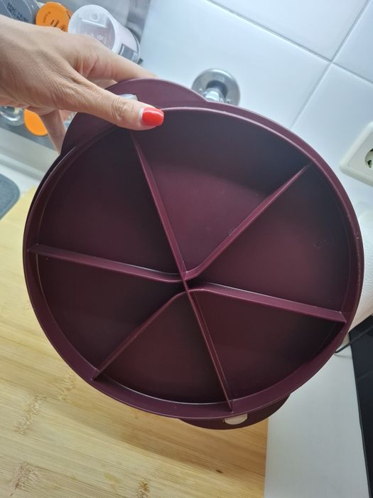 Boleira alta e redonda da tupperware como nova