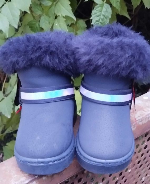 Дитяче взуття . Взуття для дівчинки