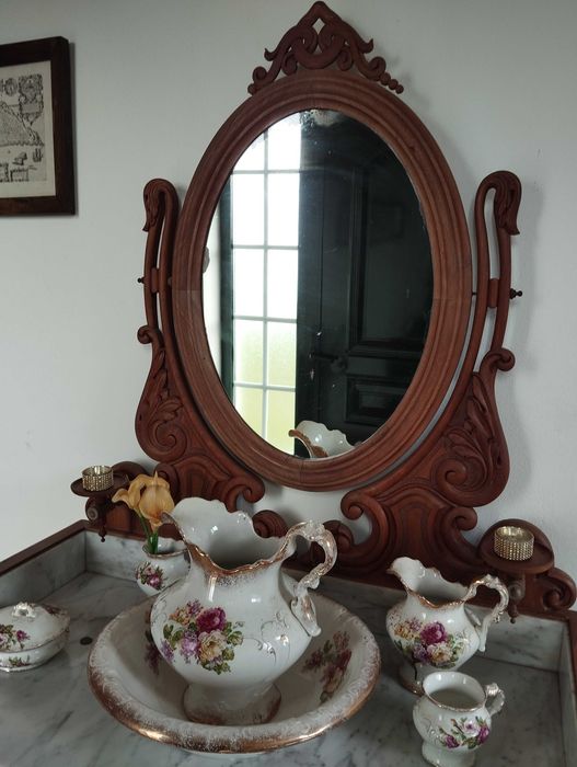 Lavatório antigo com espelho madeira de acácia