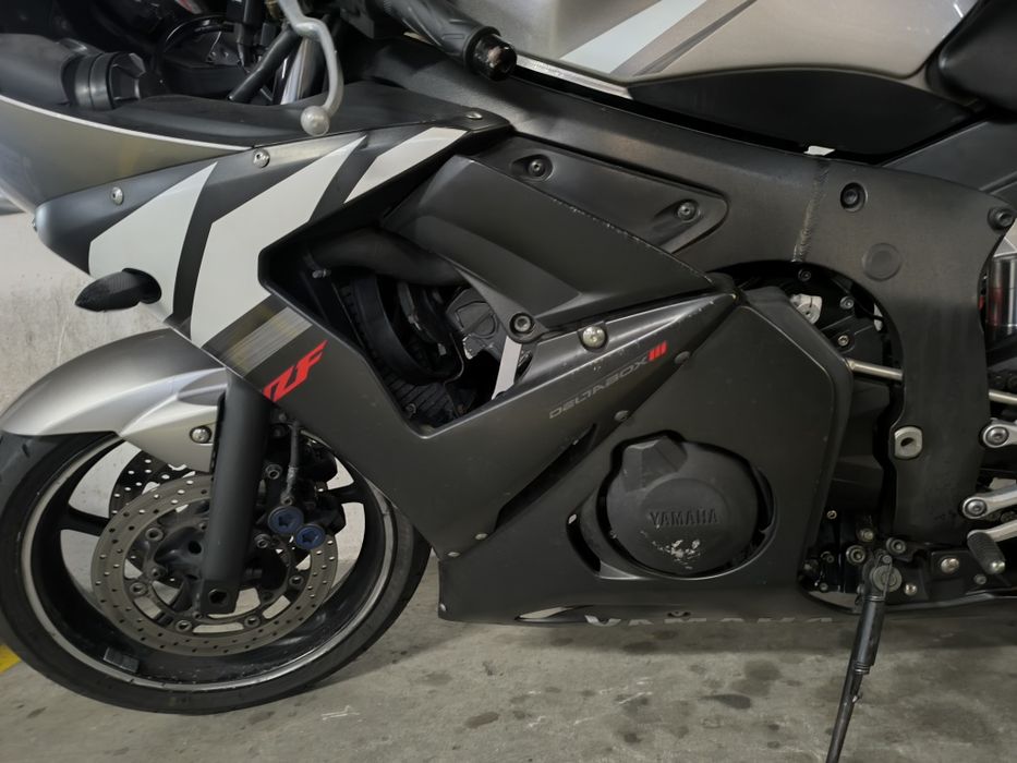 Yamaha R6 2004 cinza