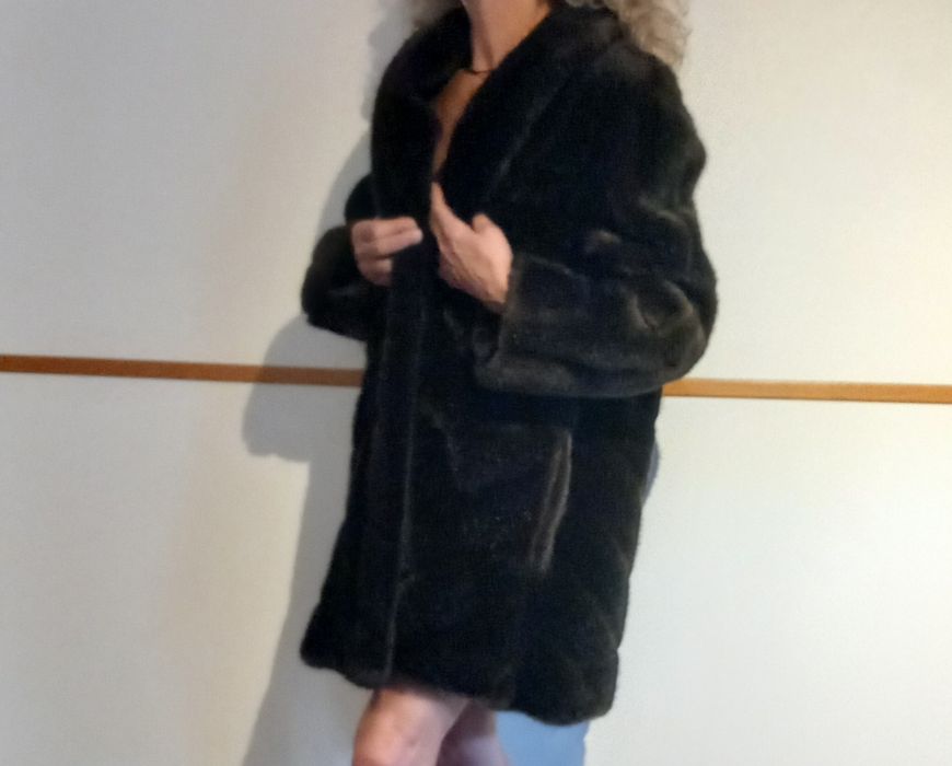 Casaco preto , tamanho  M. Imitação pele