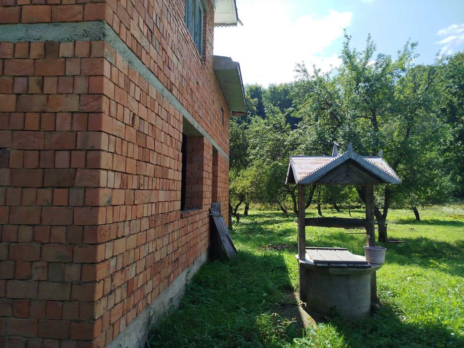 Будинок з ділянкою