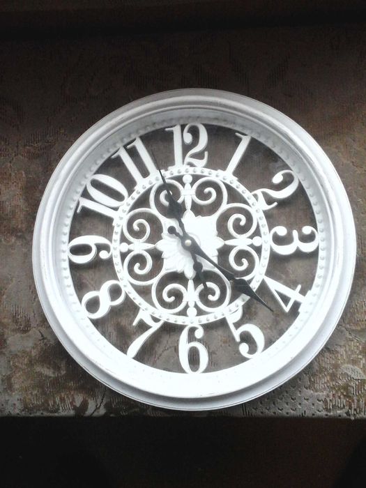 Продам часы настенные и настольные