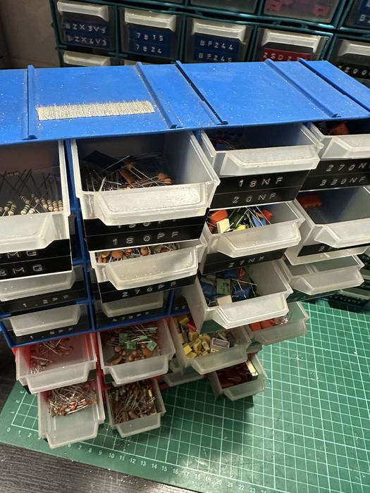 Lote de componentes eletronicos para despachar492245078172641282