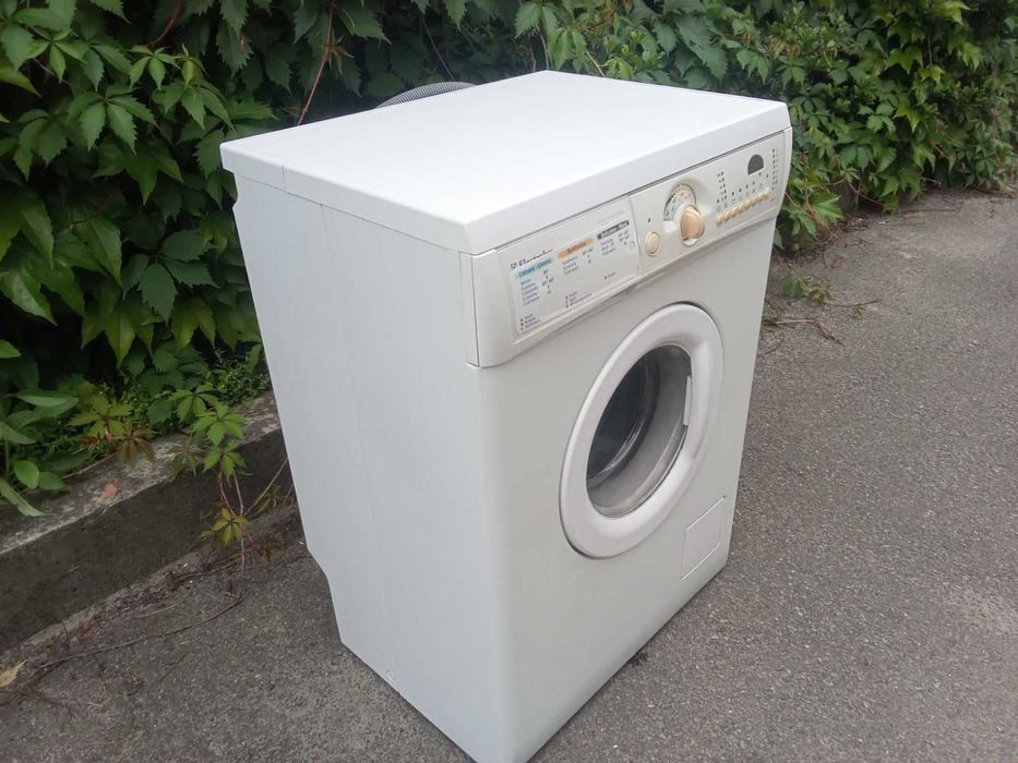 цена 4000 стиральная машина Electrolux ews 1046  доставка гарантия