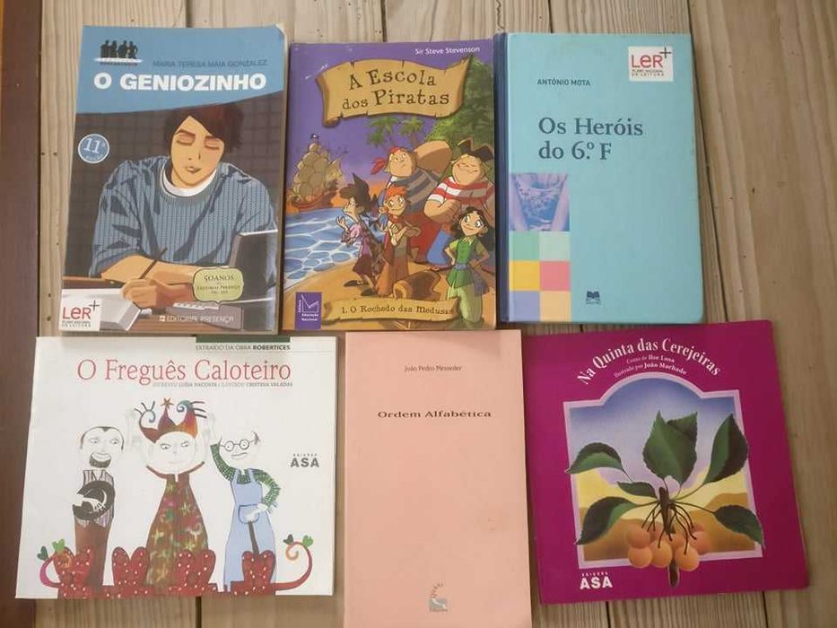 Vários livros infantis-juvenis