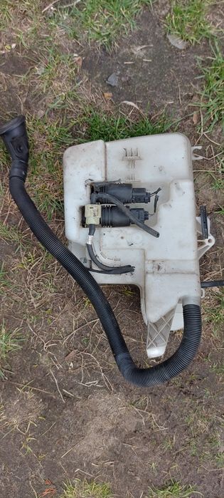 Zbiorniczek plynu spryskiwaczy bmw e60 e61