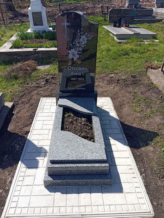 Гранітні пам'ятники