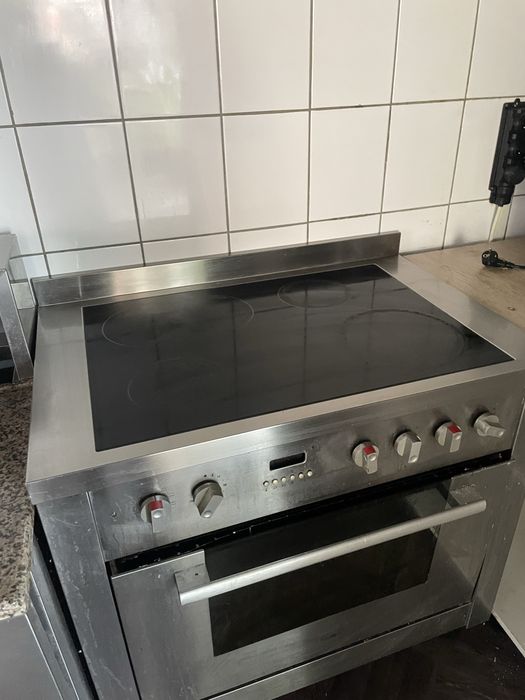 Kuchenka 4 palniki i piekarnik 380v nierdzewka